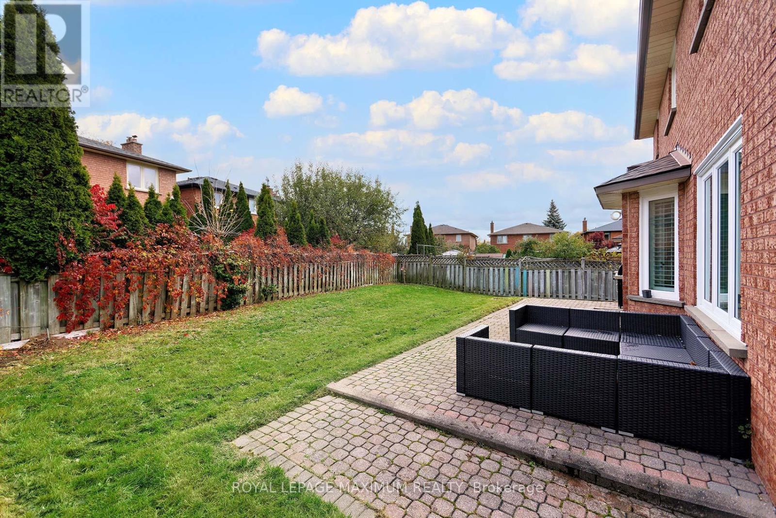 27 Looking Glass Crescent, Vaughan, Ontario  L4L 5M8 - Photo 47 - N12550426