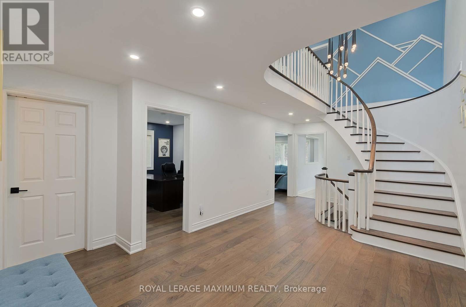 27 Looking Glass Crescent, Vaughan, Ontario  L4L 5M8 - Photo 7 - N12550426