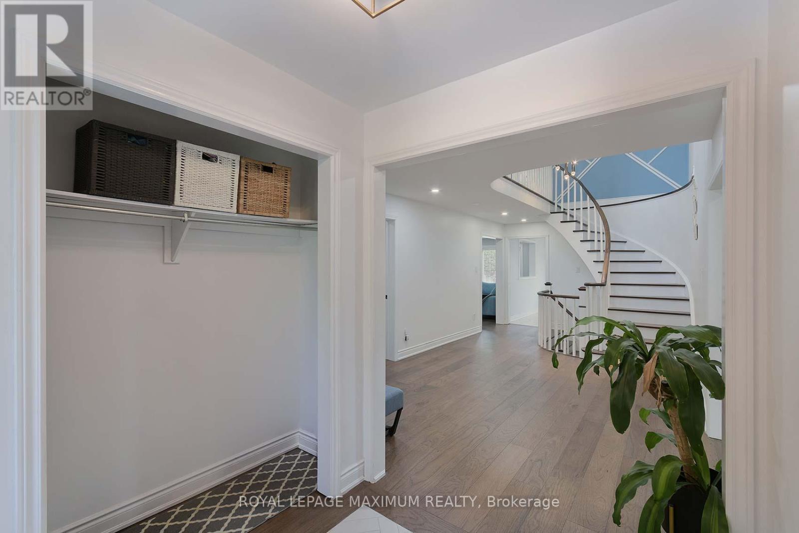 27 Looking Glass Crescent, Vaughan, Ontario  L4L 5M8 - Photo 9 - N12550426