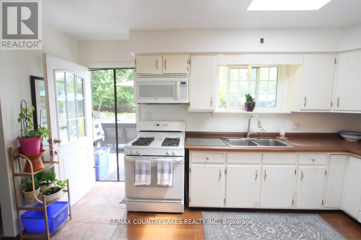 25725 Maple Beach Road, Brock (Beaverton), Ontario  L0K 1A0 - Photo 12 - N12550444