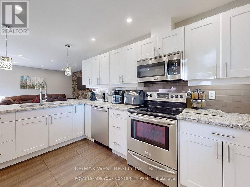 55 Davis Road, Aurora, Ontario  L4G 2B4 - Photo 10 - N12550468