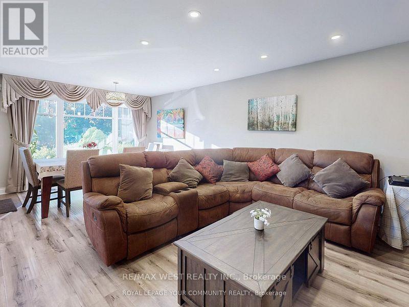 55 Davis Road, Aurora, Ontario  L4G 2B4 - Photo 2 - N12550468