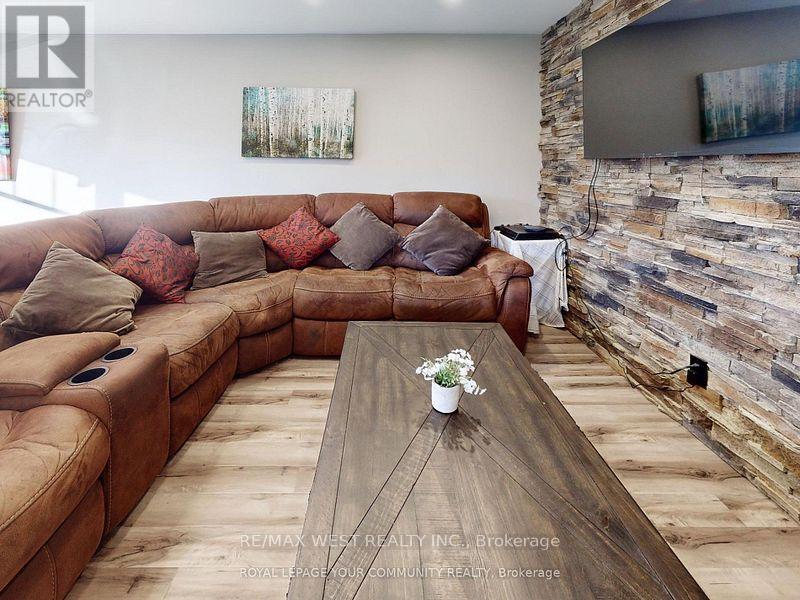 55 Davis Road, Aurora, Ontario  L4G 2B4 - Photo 3 - N12550468