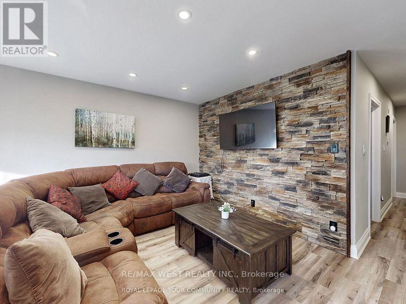 55 Davis Road, Aurora, Ontario  L4G 2B4 - Photo 4 - N12550468