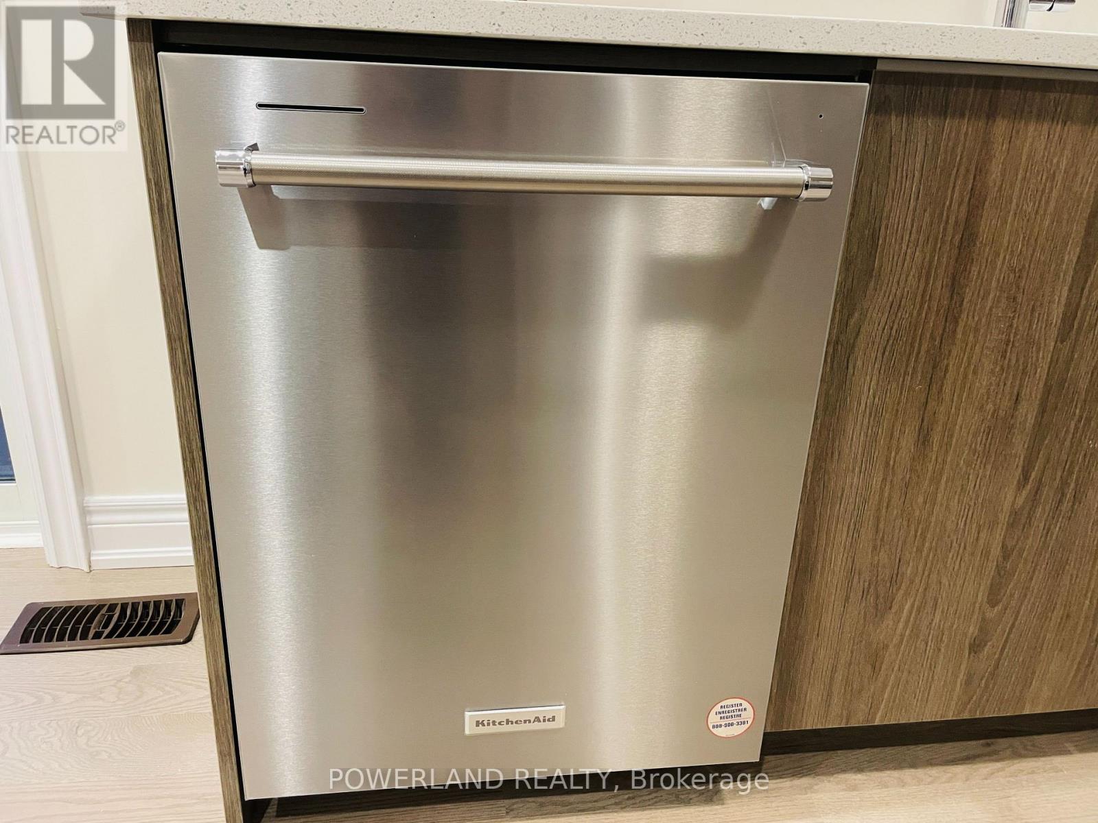 17 Hercules Club Drive, Richmond Hill, Ontario  L4E 1K6 - Photo 7 - N12550472