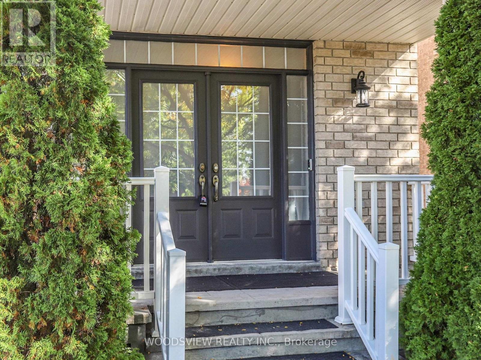 26 Manley Avenue, Whitchurch-Stouffville, Ontario  L4A 0C5 - Photo 3 - N12550512