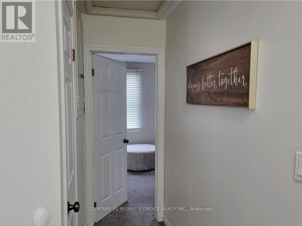 8166 Paddock Trail Drive, Niagara Falls, Ontario  L2H 1X3 - Photo 5 - X12538742