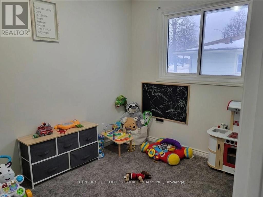 8166 Paddock Trail Drive, Niagara Falls, Ontario  L2H 1X3 - Photo 9 - X12538742