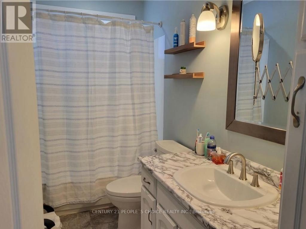 8166 Paddock Trail Drive, Niagara Falls, Ontario  L2H 1X3 - Photo 8 - X12538742