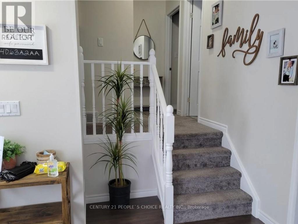 8166 Paddock Trail Drive, Niagara Falls, Ontario  L2H 1X3 - Photo 4 - X12538742