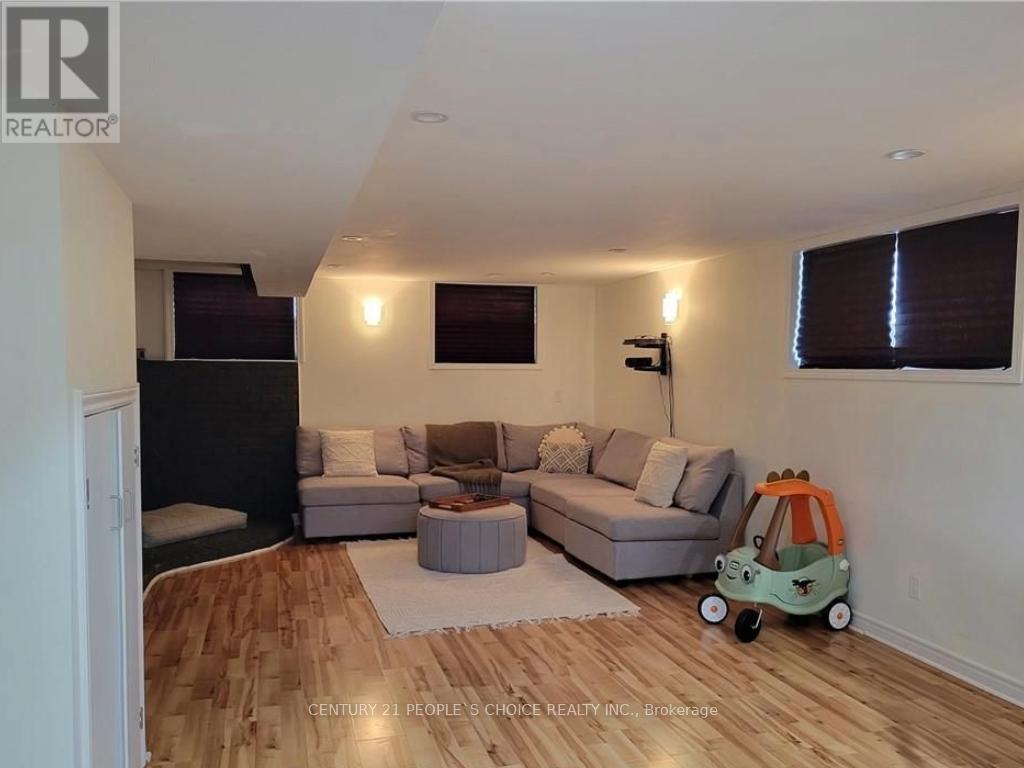 8166 Paddock Trail Drive, Niagara Falls, Ontario  L2H 1X3 - Photo 12 - X12538742