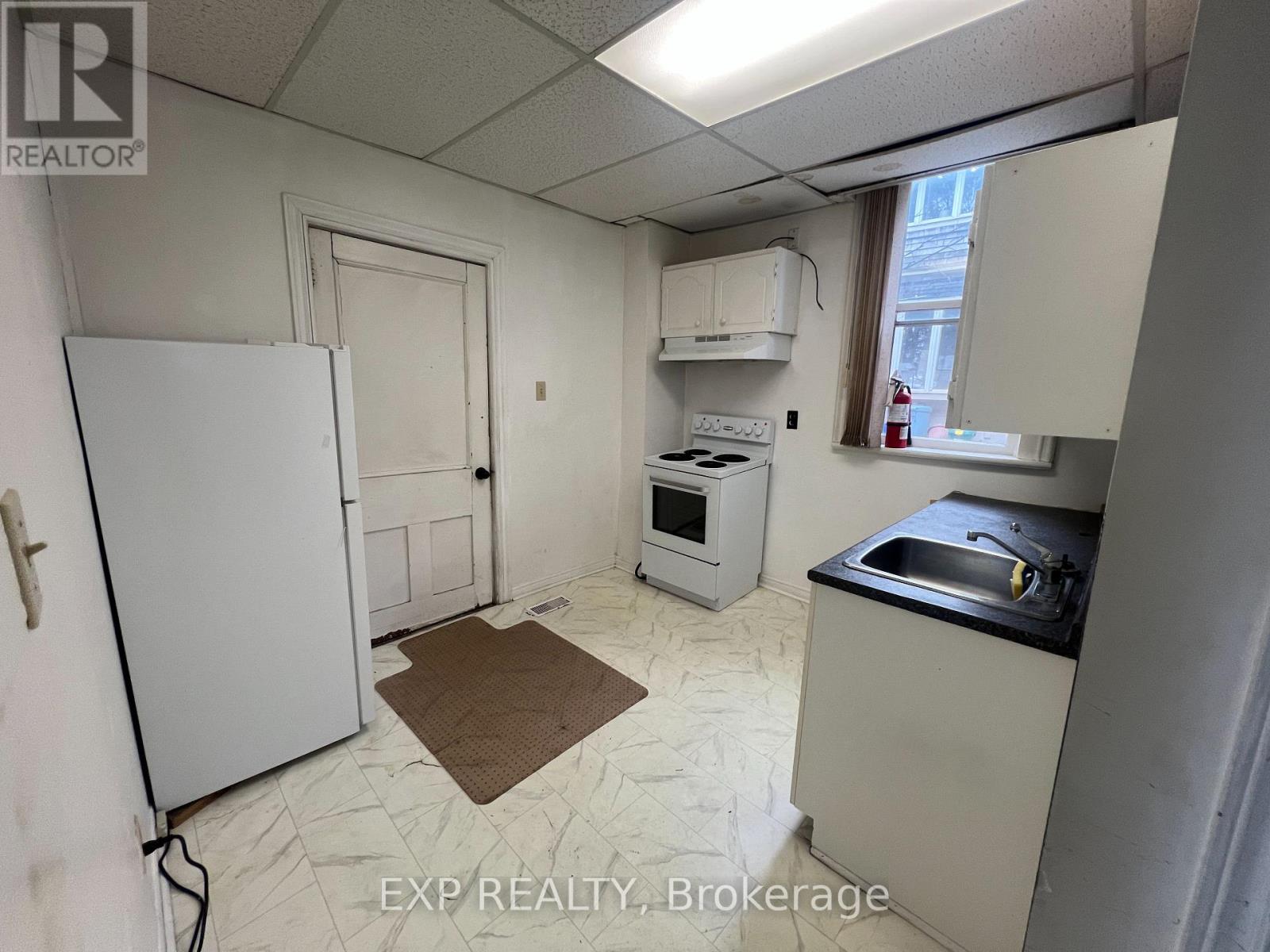 Main - 30 First Avenue, Orangeville, Ontario  L9W 1H8 - Photo 14 - W12550356