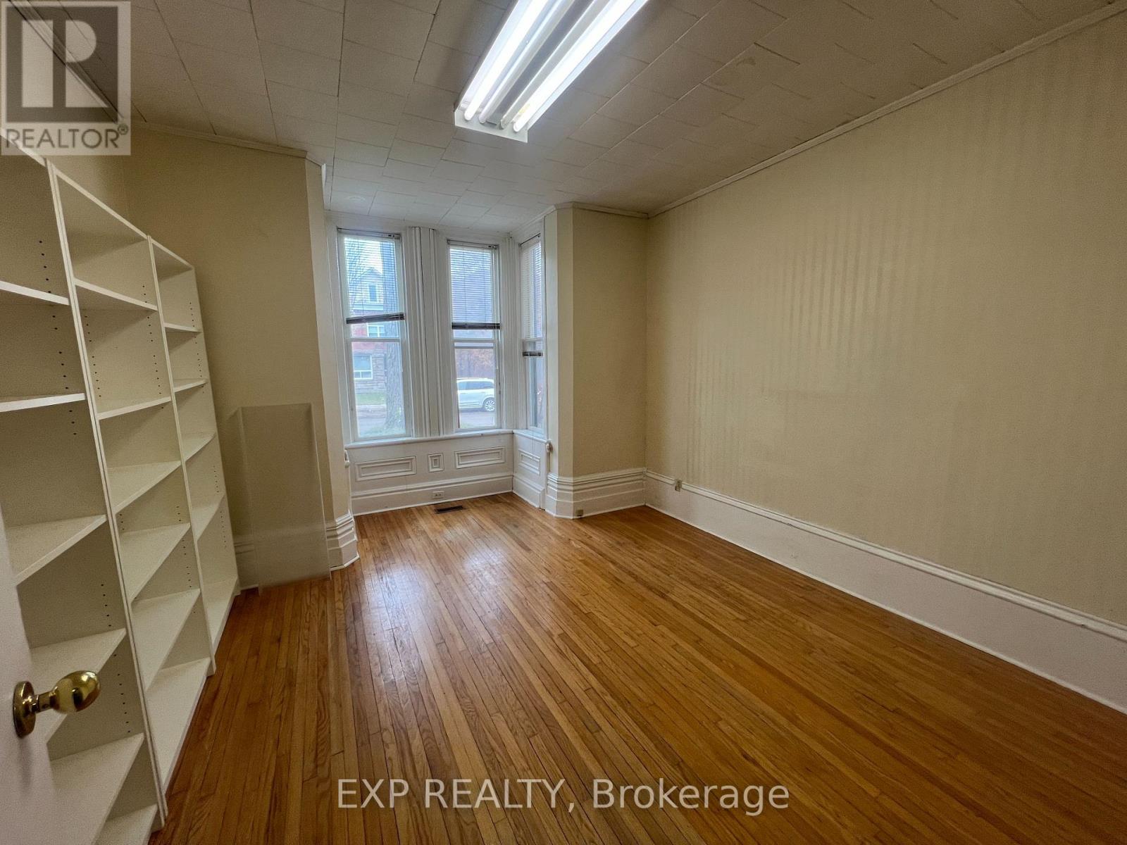 Main - 30 First Avenue, Orangeville, Ontario  L9W 1H8 - Photo 3 - W12550356