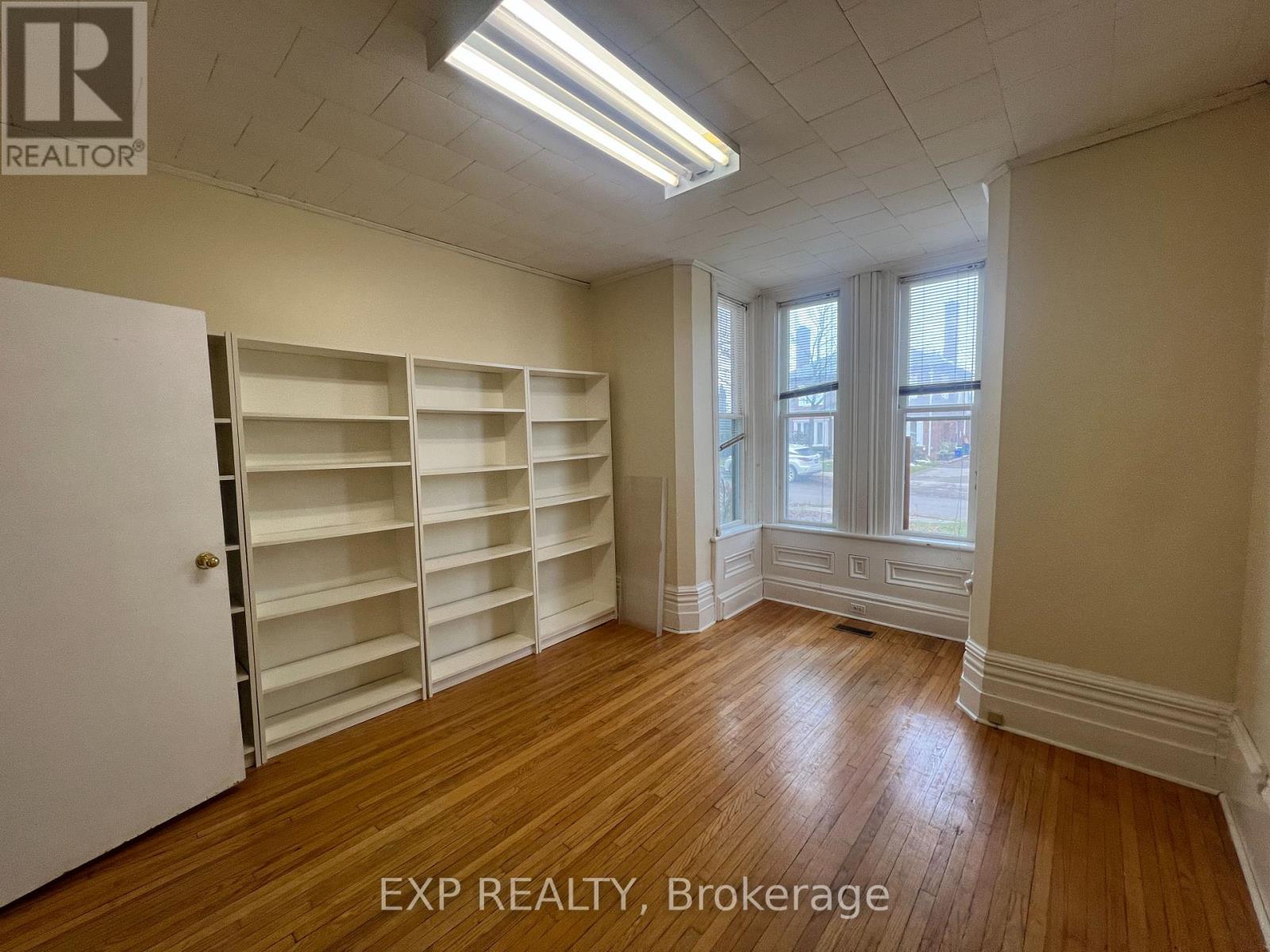 Main - 30 First Avenue, Orangeville, Ontario  L9W 1H8 - Photo 4 - W12550356