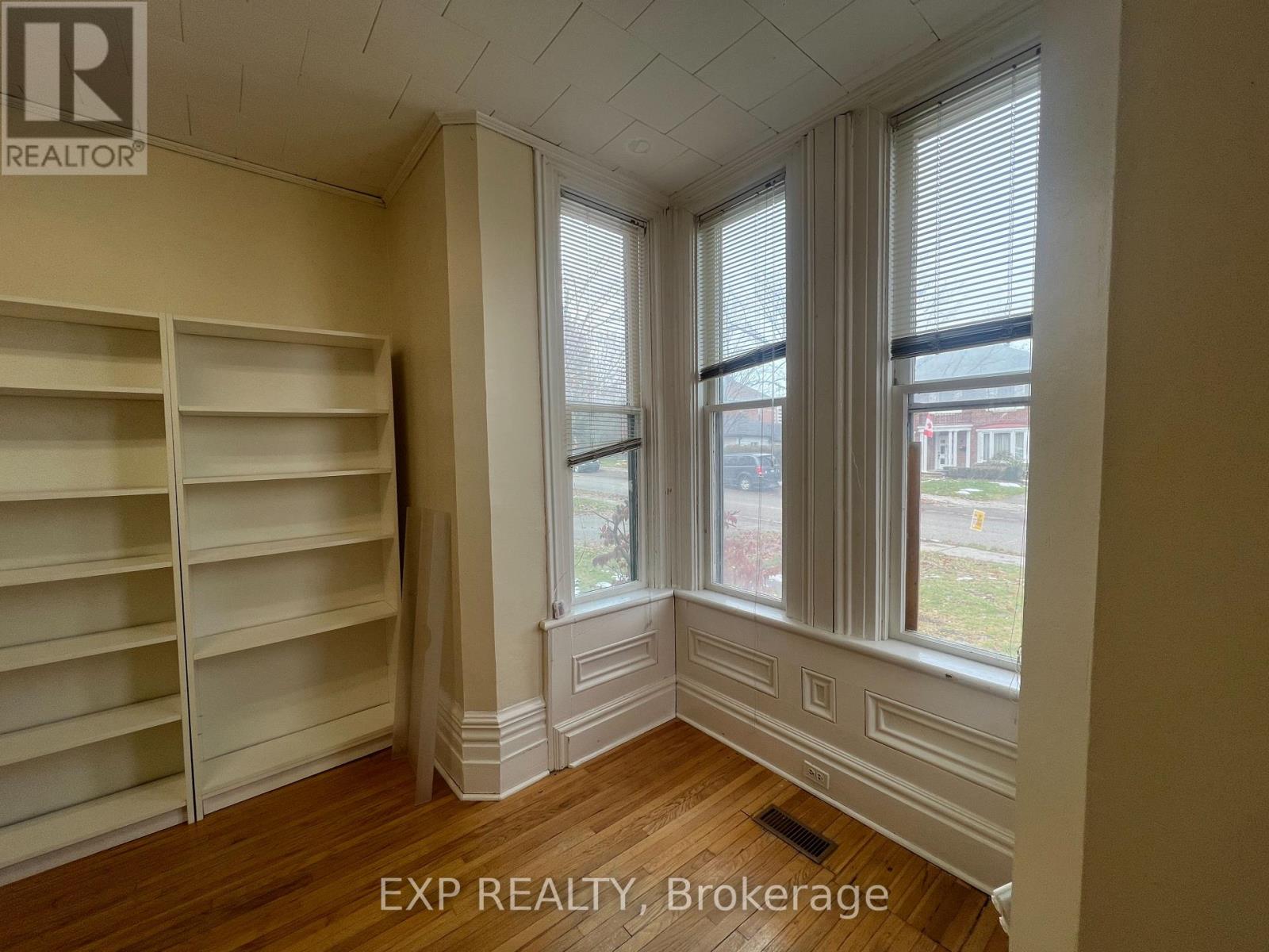 Main - 30 First Avenue, Orangeville, Ontario  L9W 1H8 - Photo 5 - W12550356