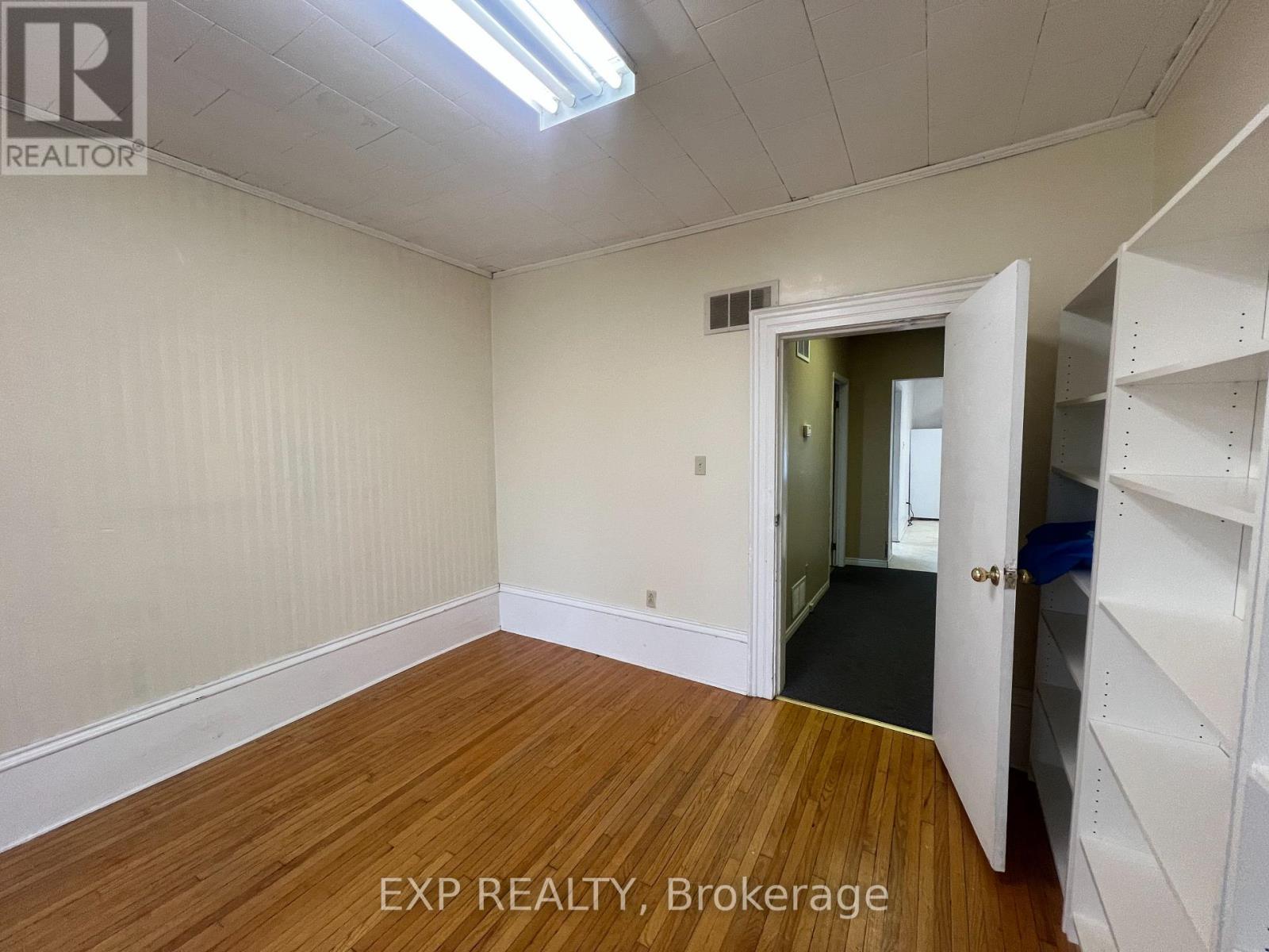 Main - 30 First Avenue, Orangeville, Ontario  L9W 1H8 - Photo 6 - W12550356