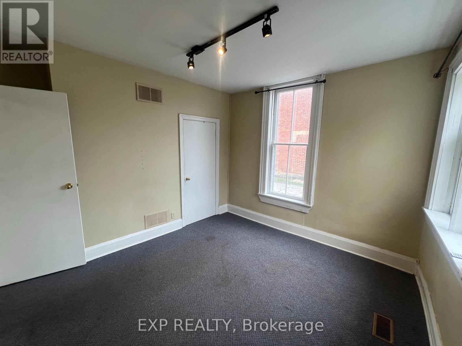 Main - 30 First Avenue, Orangeville, Ontario  L9W 1H8 - Photo 7 - W12550356