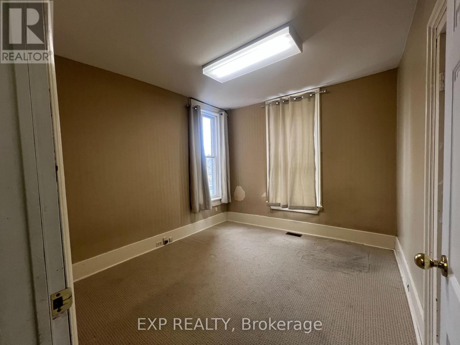 Main - 30 First Avenue, Orangeville, Ontario  L9W 1H8 - Photo 9 - W12550356