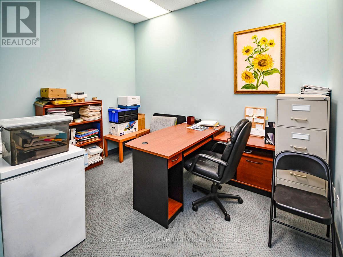 3 - 800 Petrolia Road, Toronto, Ontario  M3J 3K4 - Photo 7 - W12550388