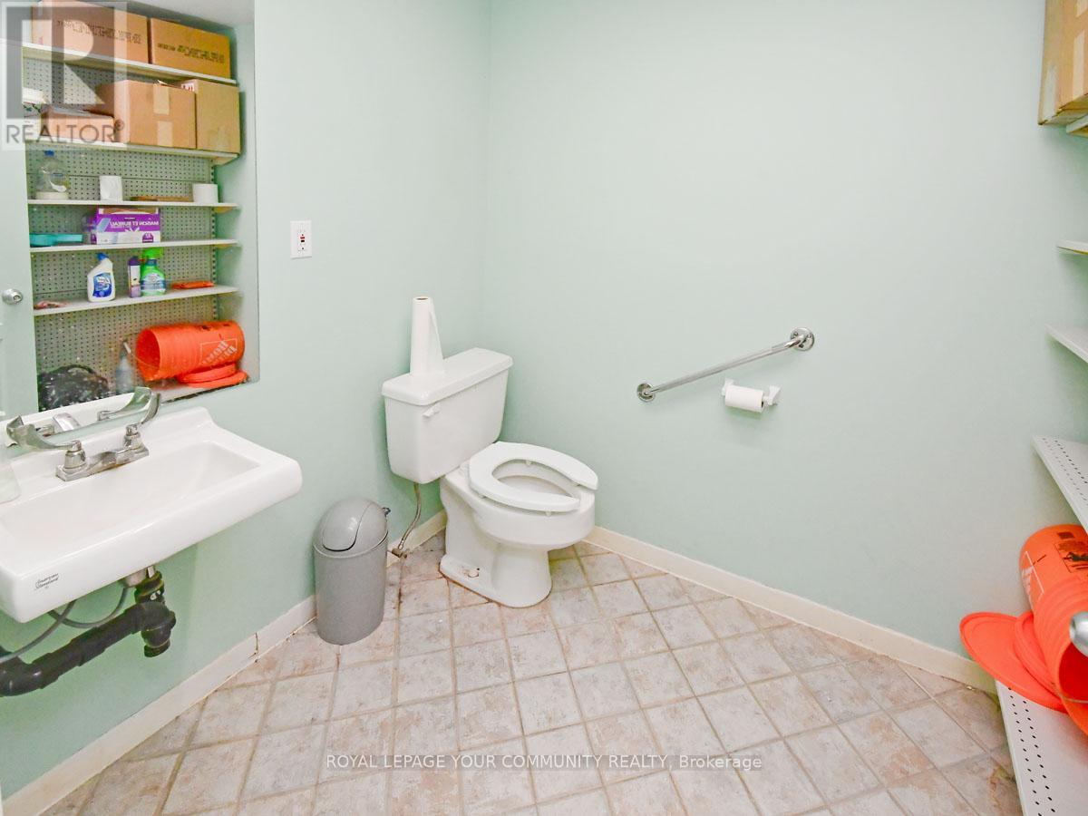 3 - 800 Petrolia Road, Toronto, Ontario  M3J 3K4 - Photo 8 - W12550388