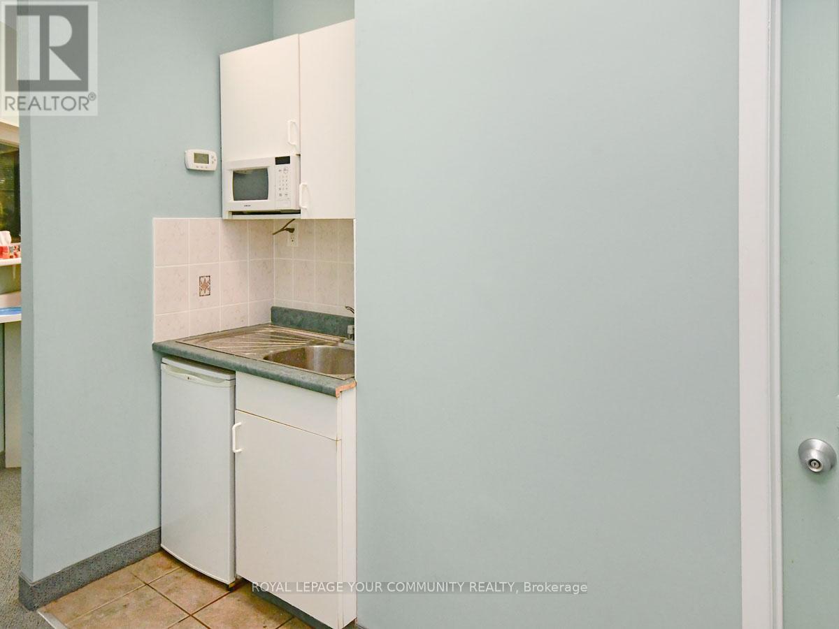 3 - 800 Petrolia Road, Toronto, Ontario  M3J 3K4 - Photo 9 - W12550388