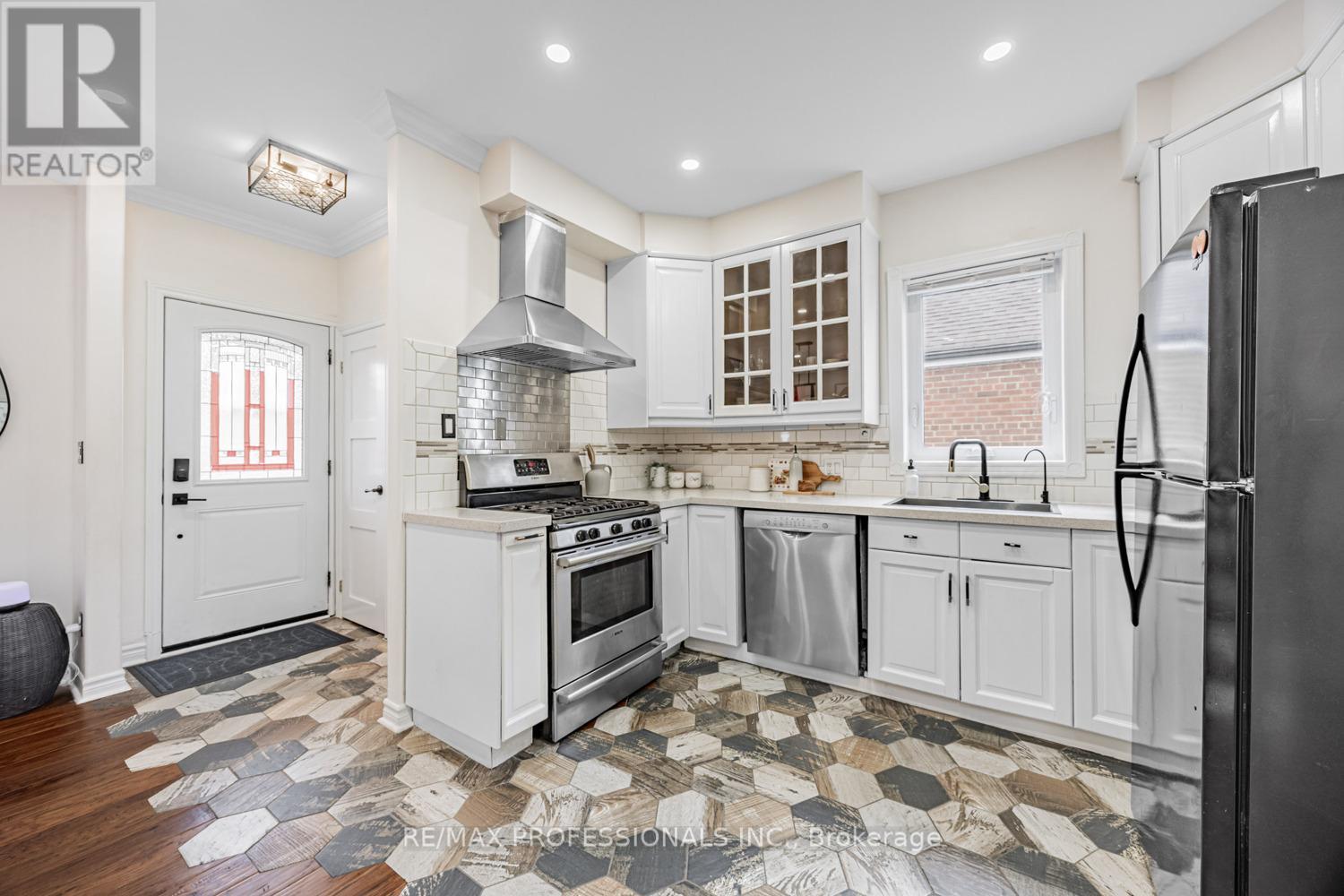 56 Parker Avenue, Toronto, Ontario  M8Z 4L8 - Photo 13 - W12550392