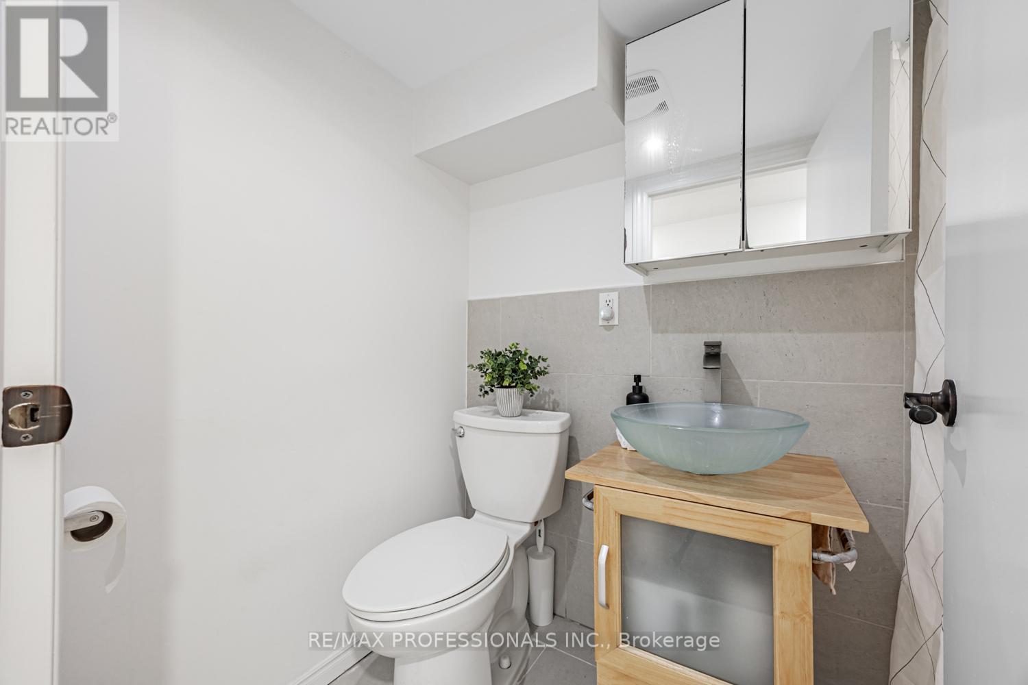 56 Parker Avenue, Toronto, Ontario  M8Z 4L8 - Photo 31 - W12550392