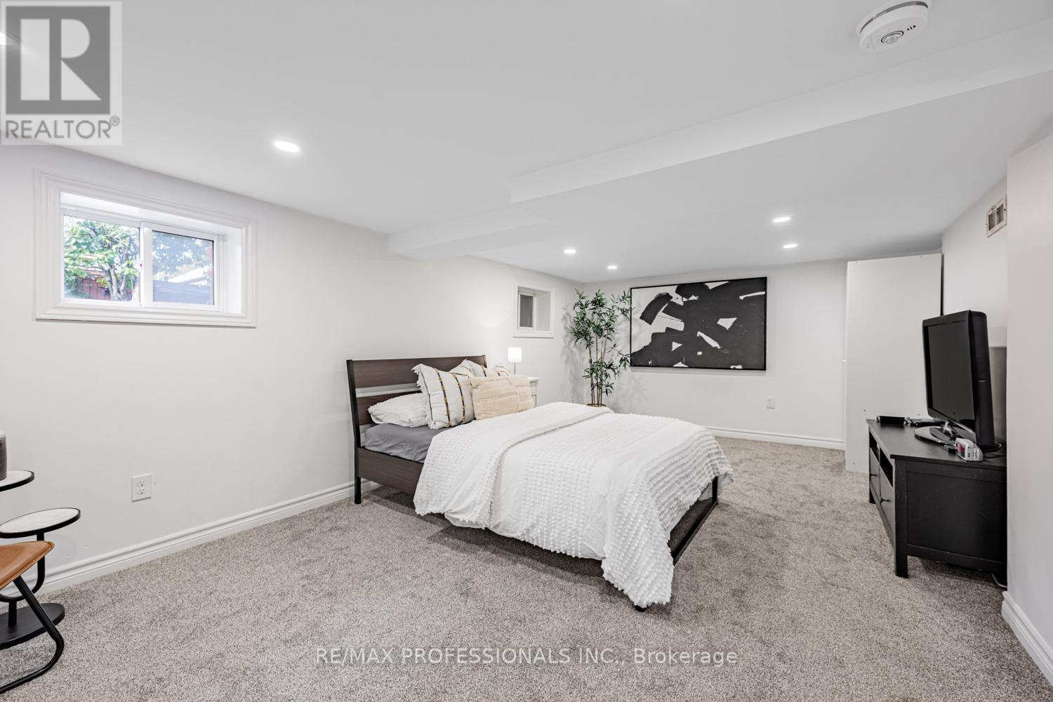 56 Parker Avenue, Toronto, Ontario  M8Z 4L8 - Photo 33 - W12550392