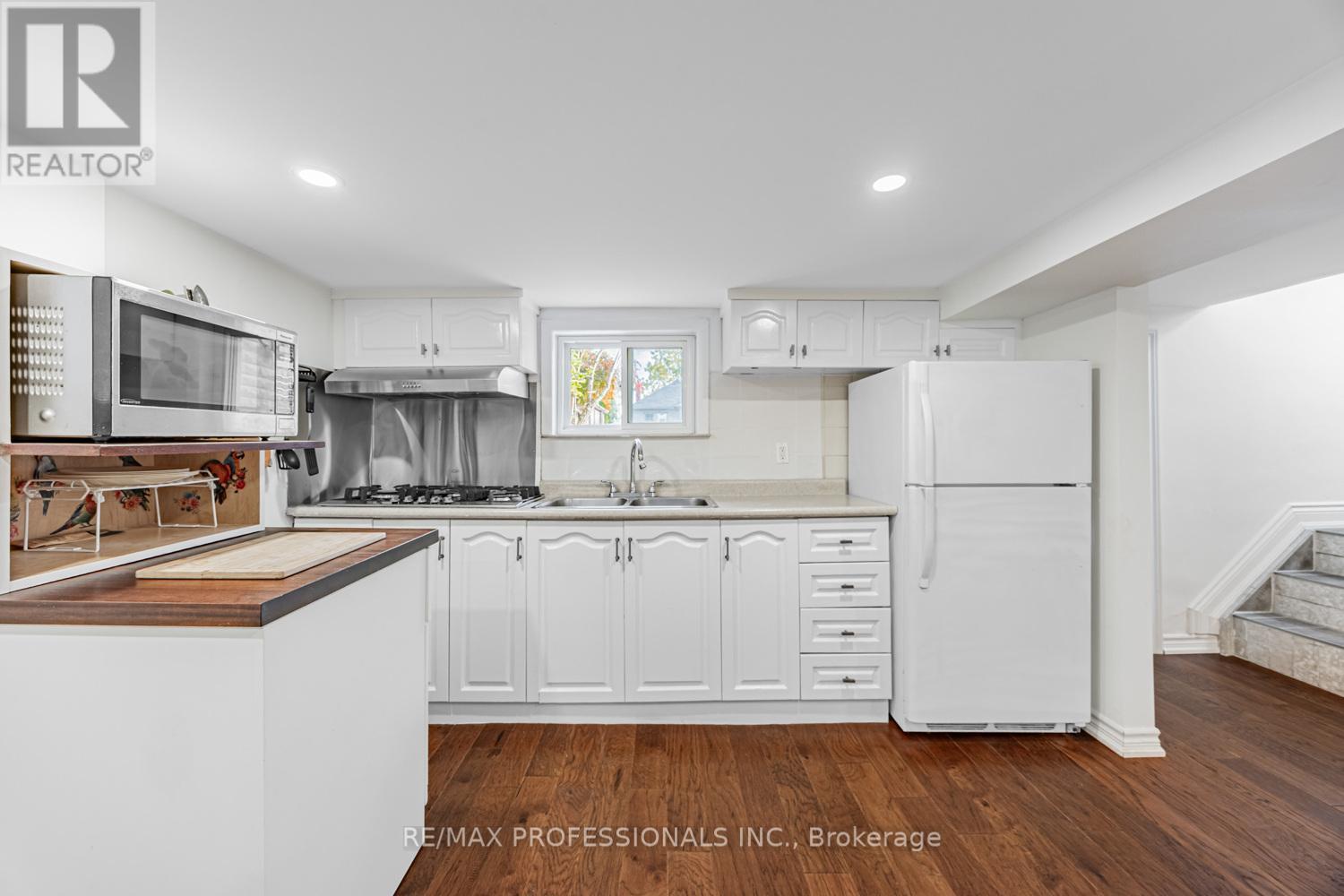 56 Parker Avenue, Toronto, Ontario  M8Z 4L8 - Photo 34 - W12550392