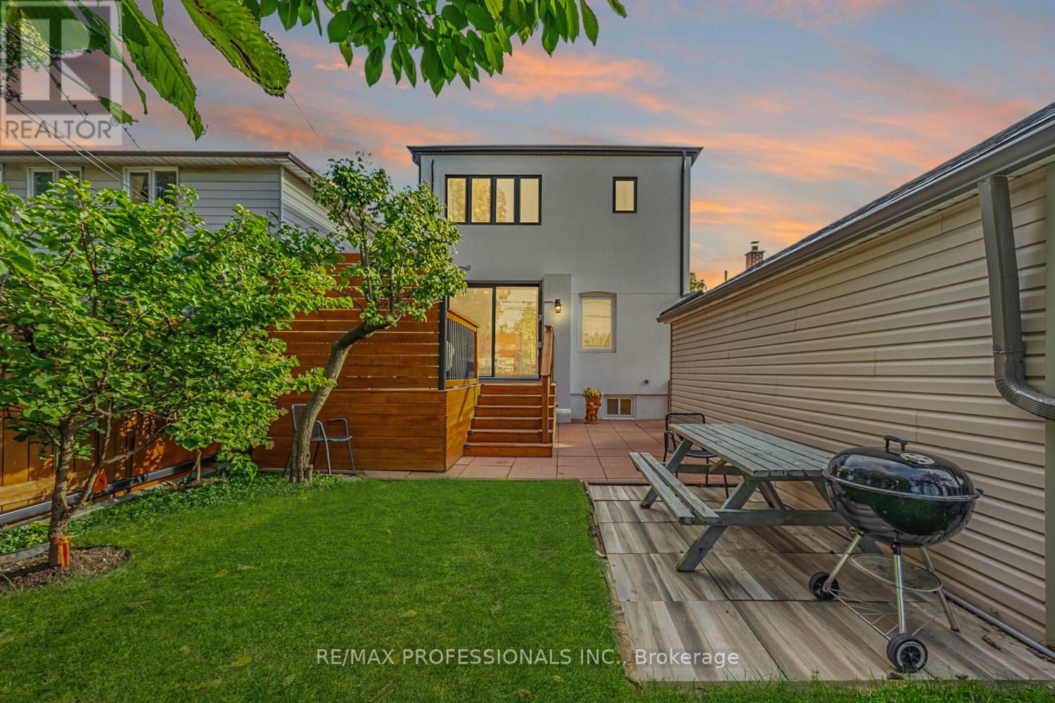 56 Parker Avenue, Toronto, Ontario  M8Z 4L8 - Photo 43 - W12550392