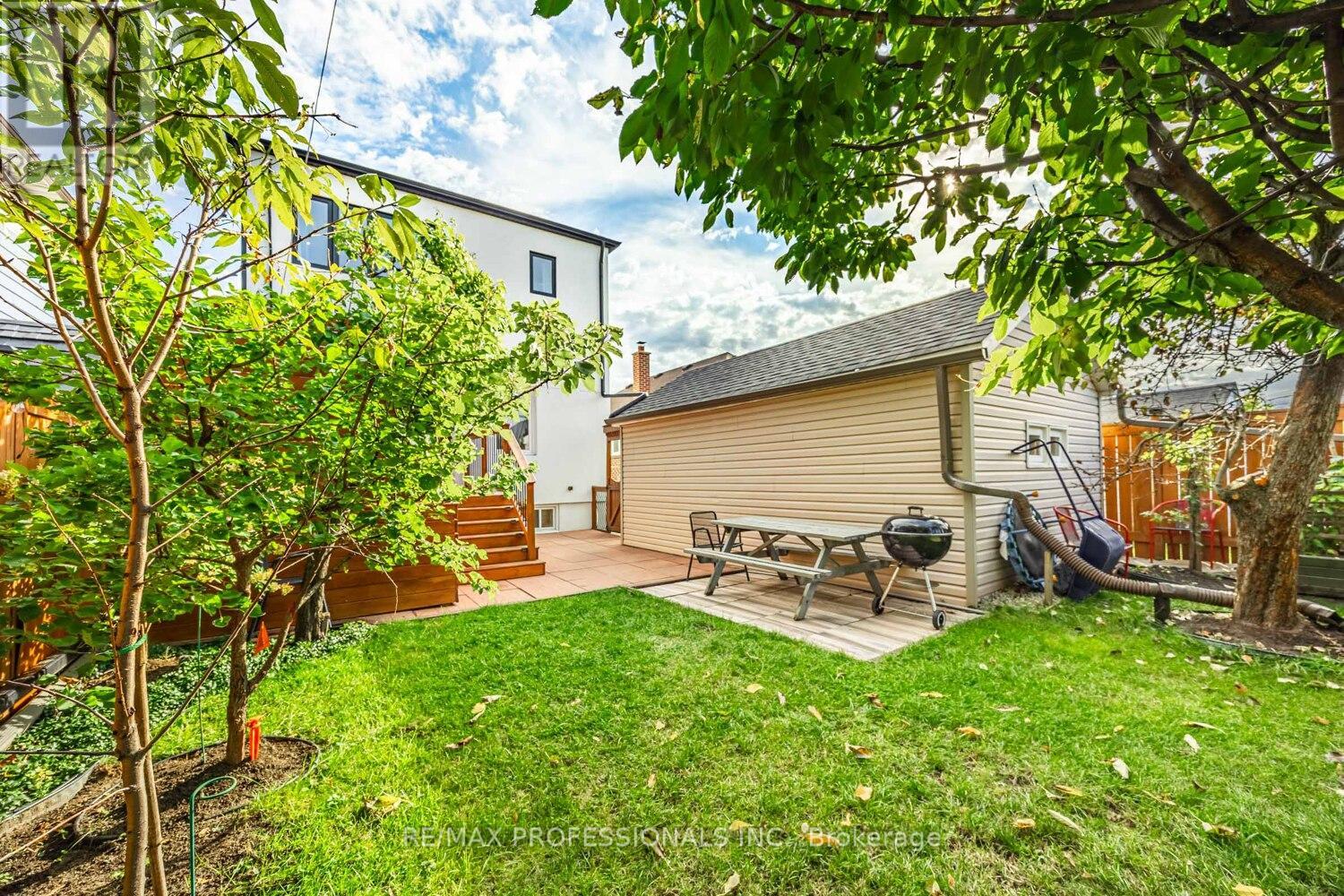 56 Parker Avenue, Toronto, Ontario  M8Z 4L8 - Photo 45 - W12550392