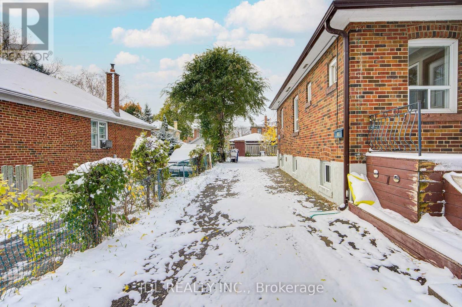 138 Wesley Street W, Toronto, Ontario  M8Y 2X1 - Photo 2 - W12550452