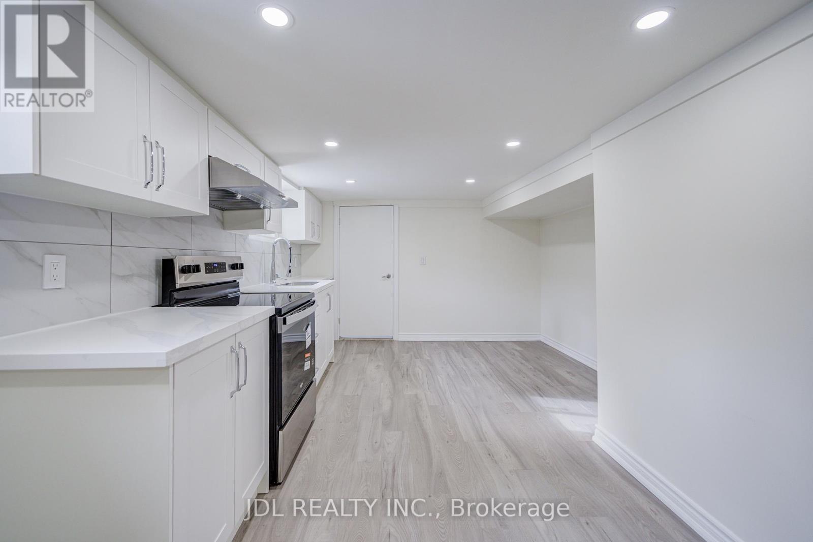 138 Wesley Street W, Toronto, Ontario  M8Y 2X1 - Photo 24 - W12550452