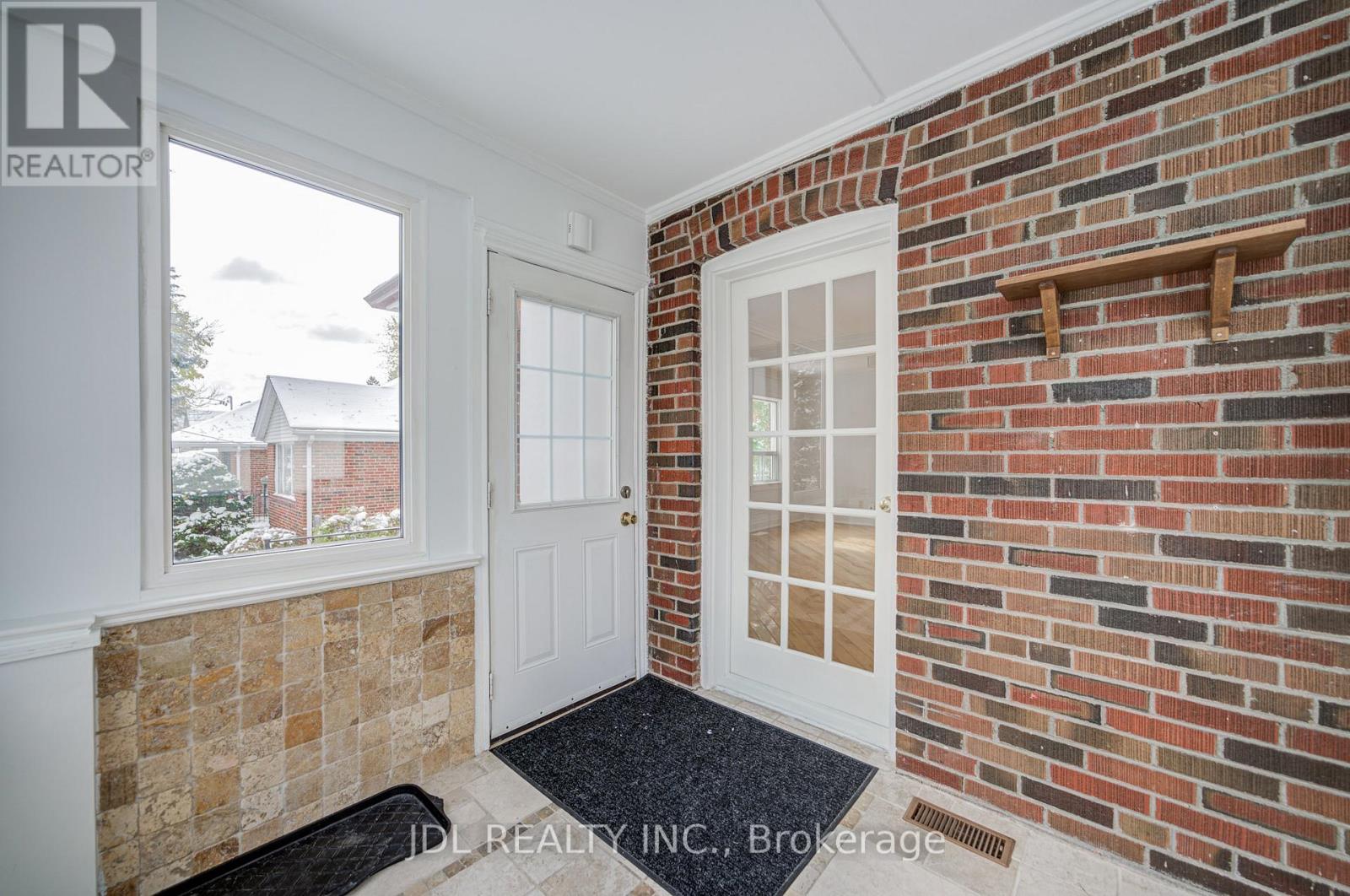 138 Wesley Street W, Toronto, Ontario  M8Y 2X1 - Photo 3 - W12550452