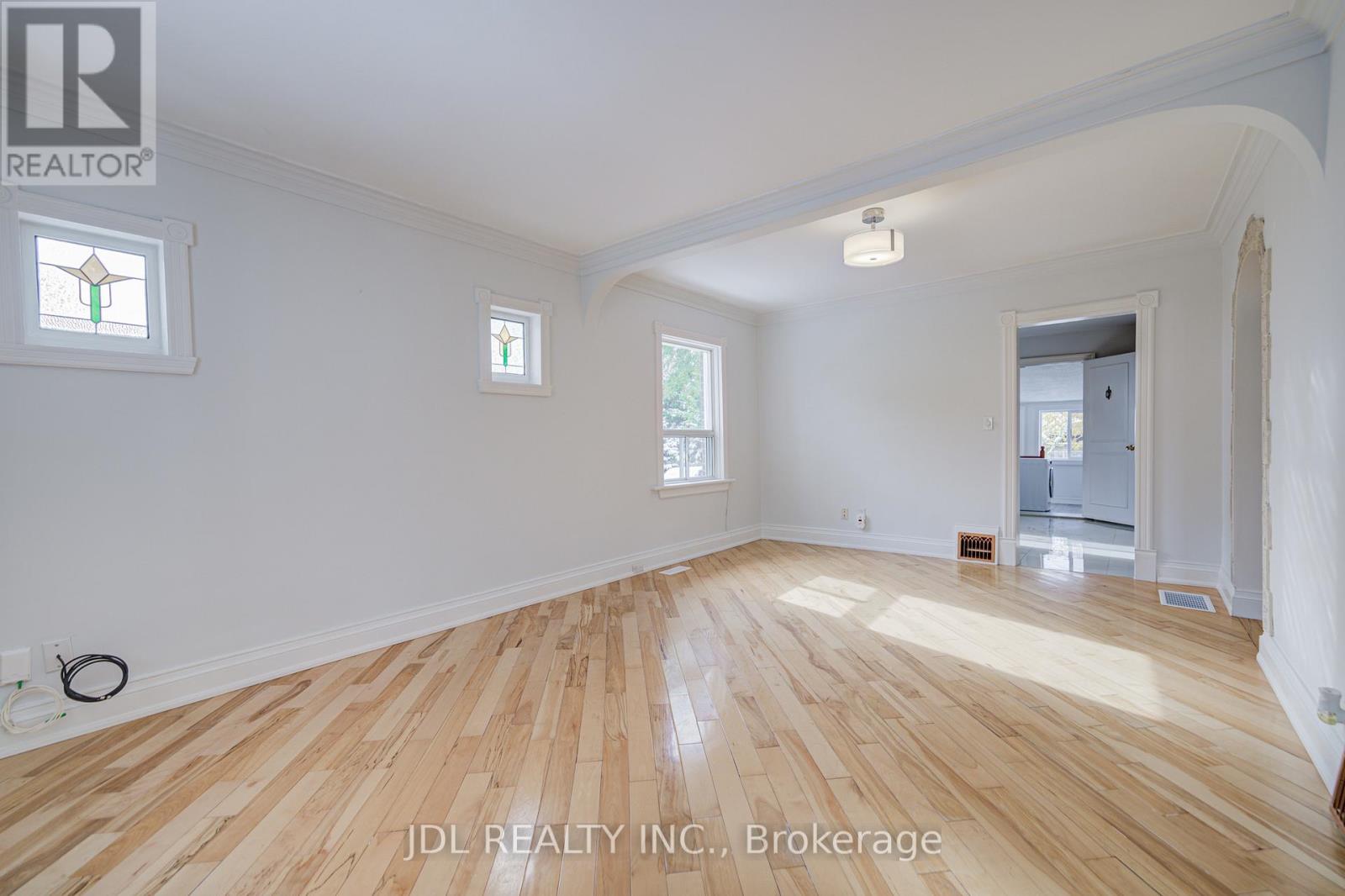 138 Wesley Street W, Toronto, Ontario  M8Y 2X1 - Photo 5 - W12550452