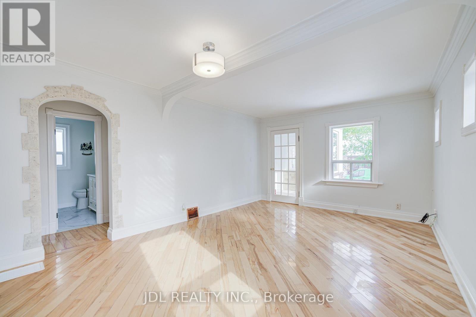 138 Wesley Street W, Toronto, Ontario  M8Y 2X1 - Photo 8 - W12550452