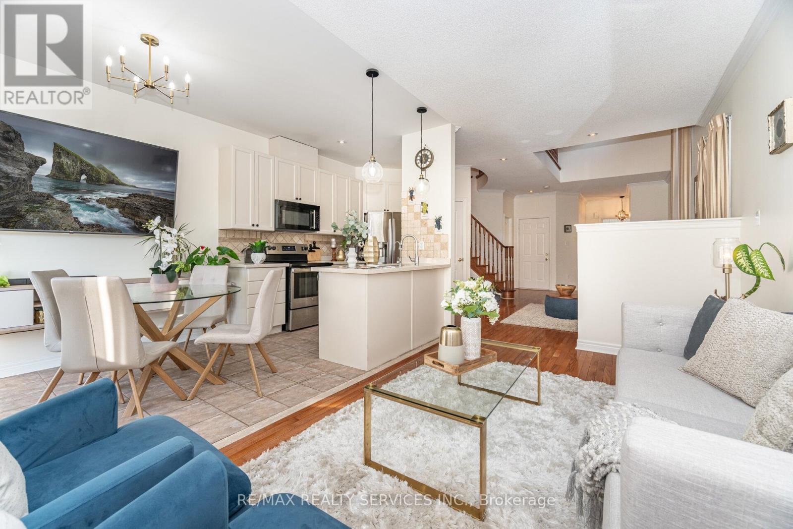 12 Rainy Dale Road, Brampton, Ontario  L6V 4S7 - Photo 3 - W12550460