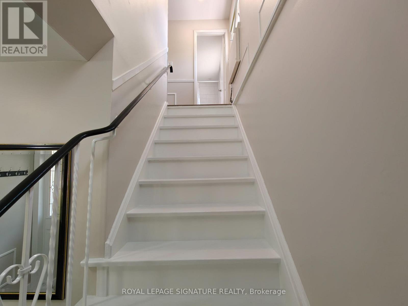 (Upper) - 1443 Glen Rutley Circle, Mississauga, Ontario  L4X 1Z8 - Photo 4 - W12550498