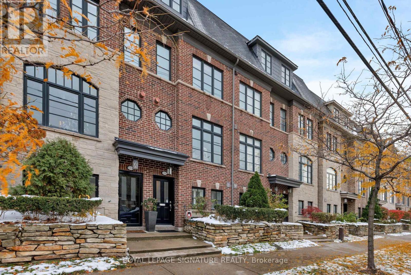 825C OXFORD STREET, Toronto, Ontario