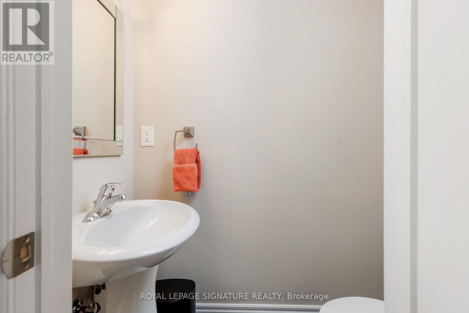 825c Oxford Street, Toronto, Ontario  M8Z 0B3 - Photo 13 - W12550522