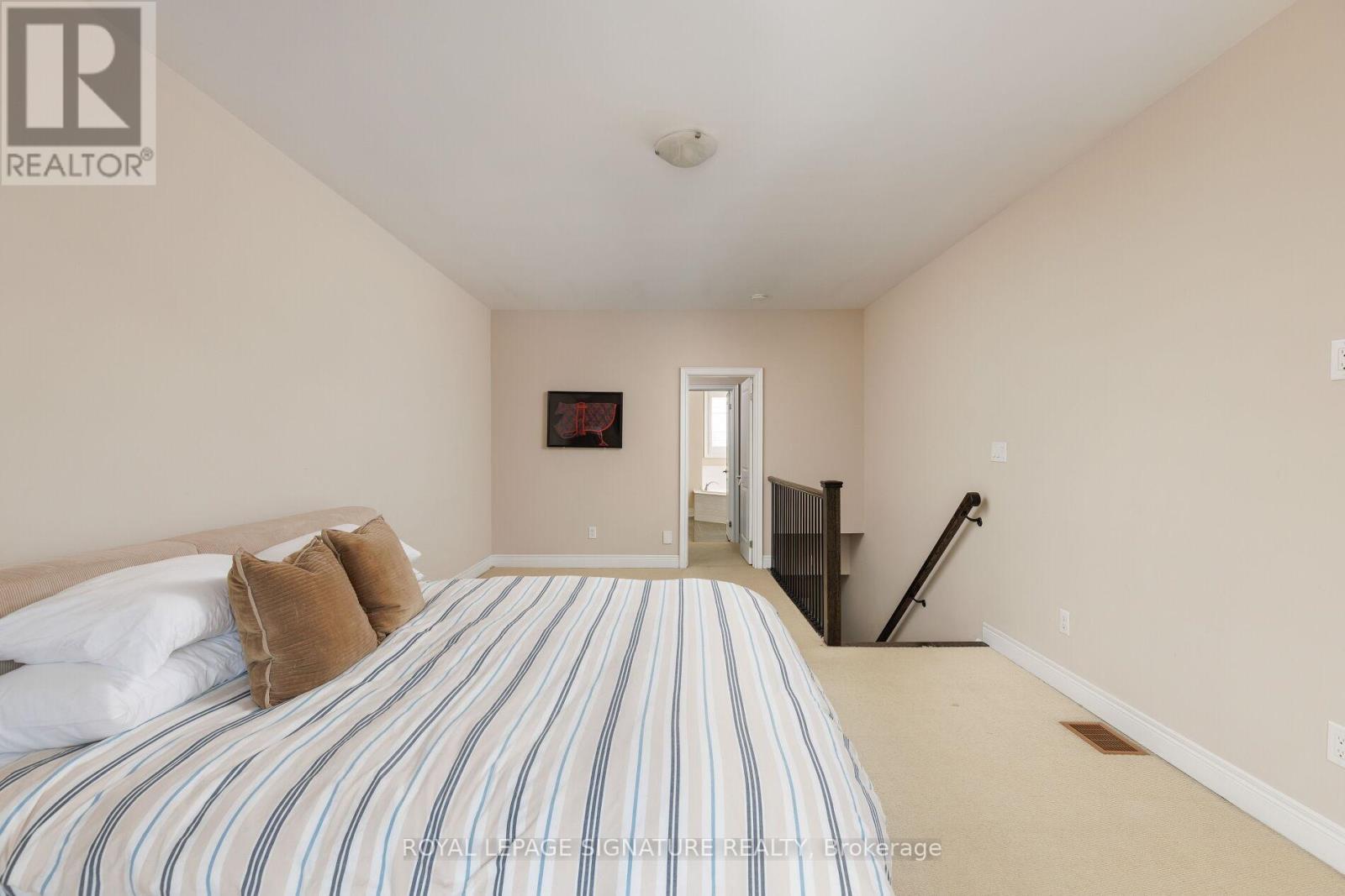 825c Oxford Street, Toronto, Ontario  M8Z 0B3 - Photo 14 - W12550522