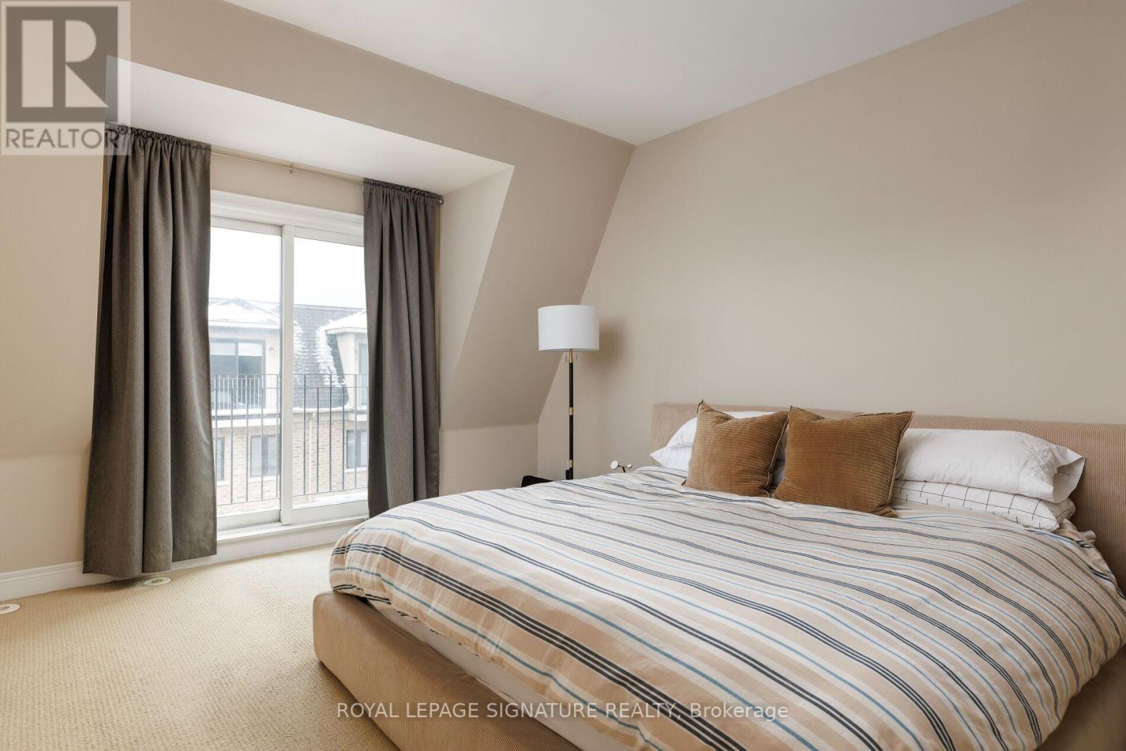 825c Oxford Street, Toronto, Ontario  M8Z 0B3 - Photo 15 - W12550522