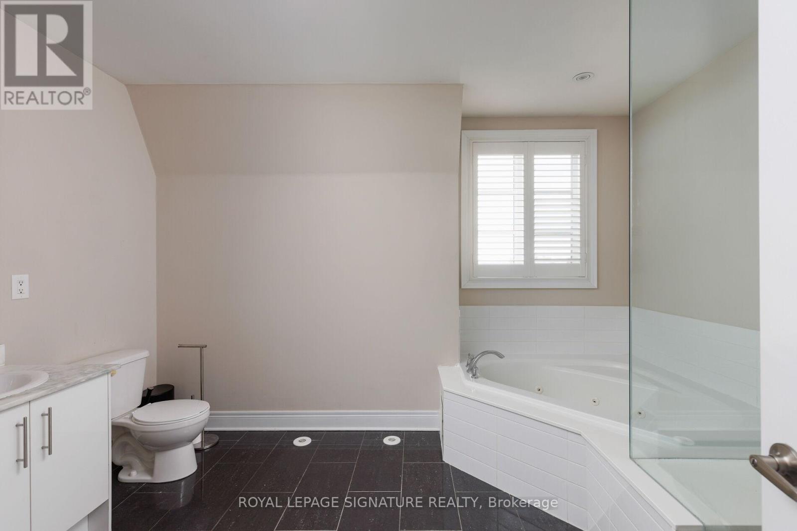 825c Oxford Street, Toronto, Ontario  M8Z 0B3 - Photo 16 - W12550522