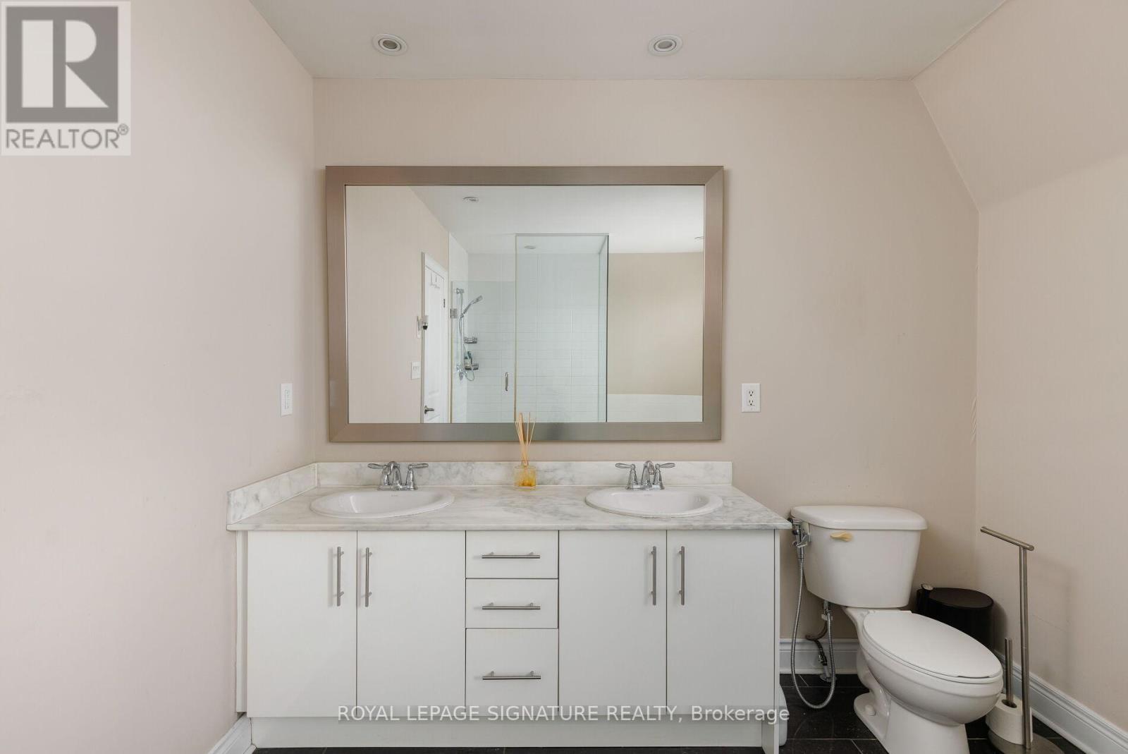 825c Oxford Street, Toronto, Ontario  M8Z 0B3 - Photo 17 - W12550522