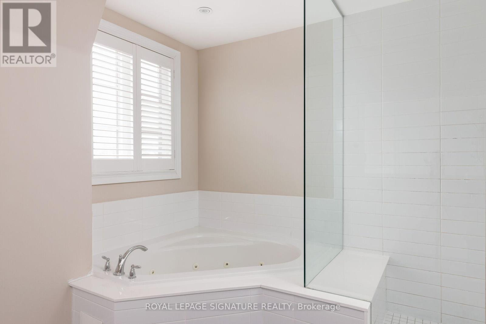 825c Oxford Street, Toronto, Ontario  M8Z 0B3 - Photo 18 - W12550522