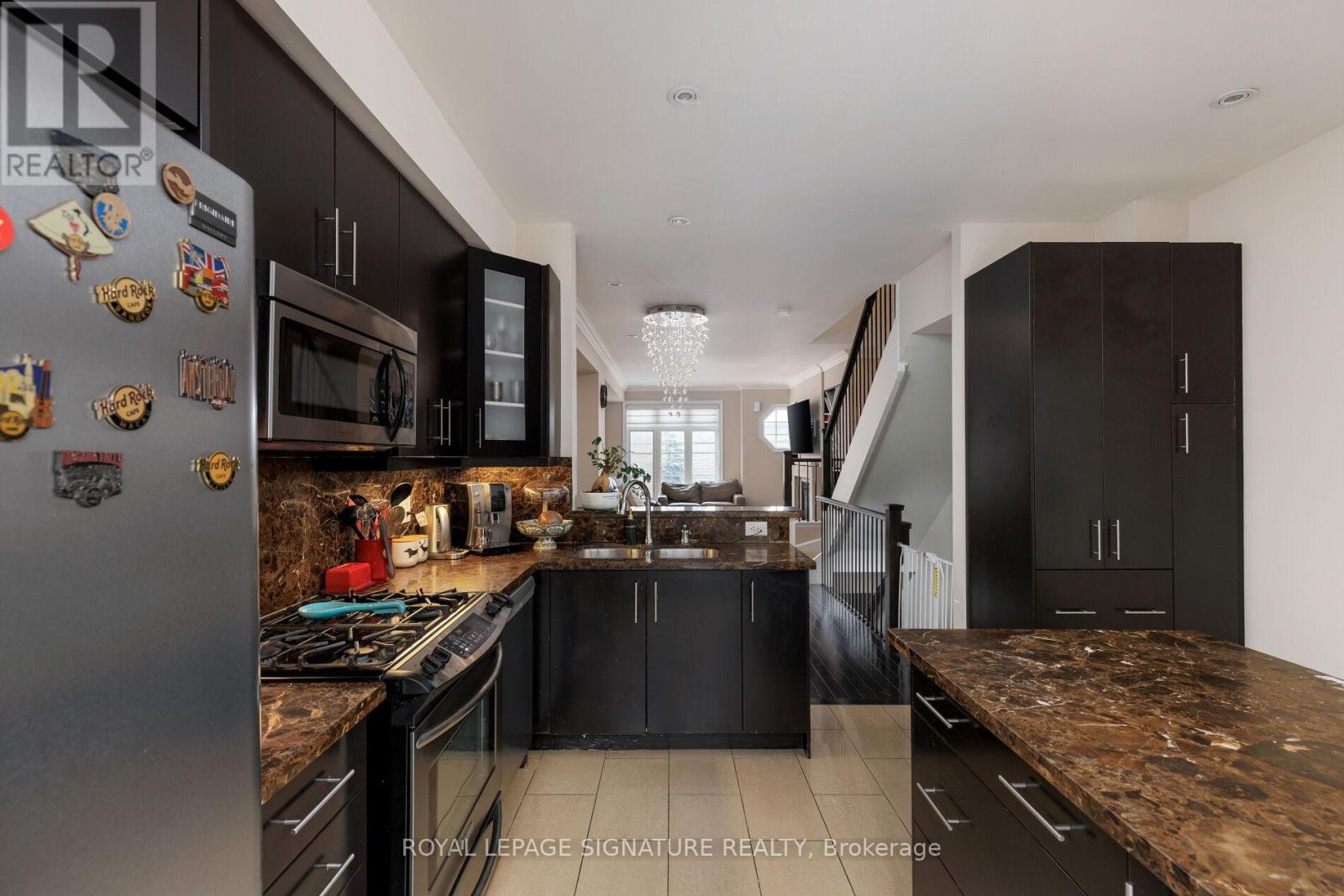 825c Oxford Street, Toronto, Ontario  M8Z 0B3 - Photo 9 - W12550522