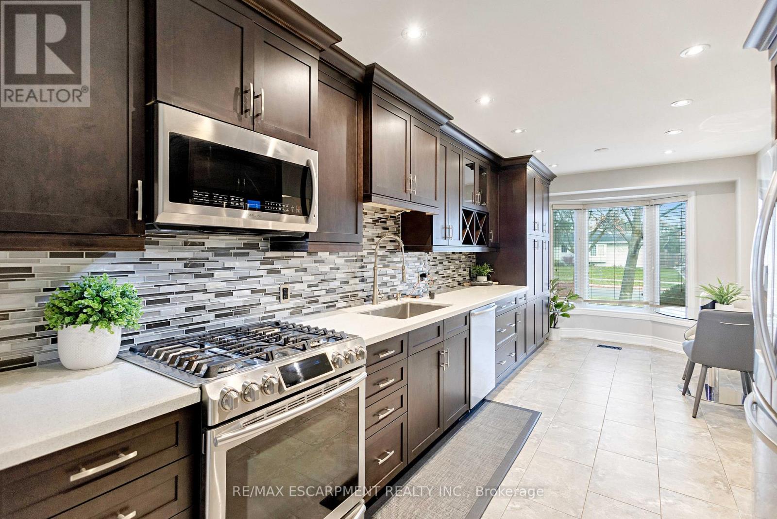 2250 Middlesmoor Crescent, Burlington, Ontario  L7P 3X6 - Photo 10 - W12550536