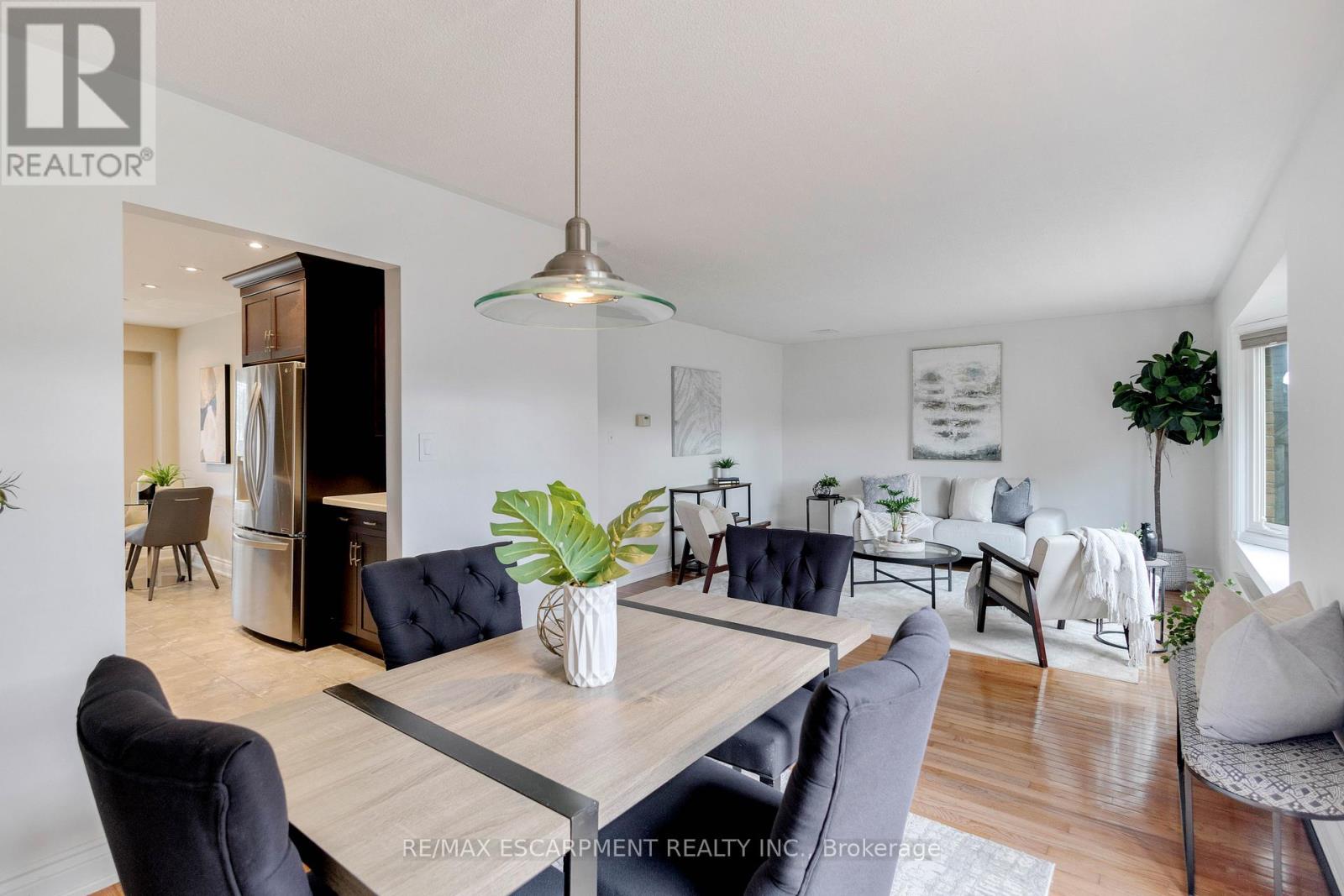 2250 Middlesmoor Crescent, Burlington, Ontario  L7P 3X6 - Photo 12 - W12550536