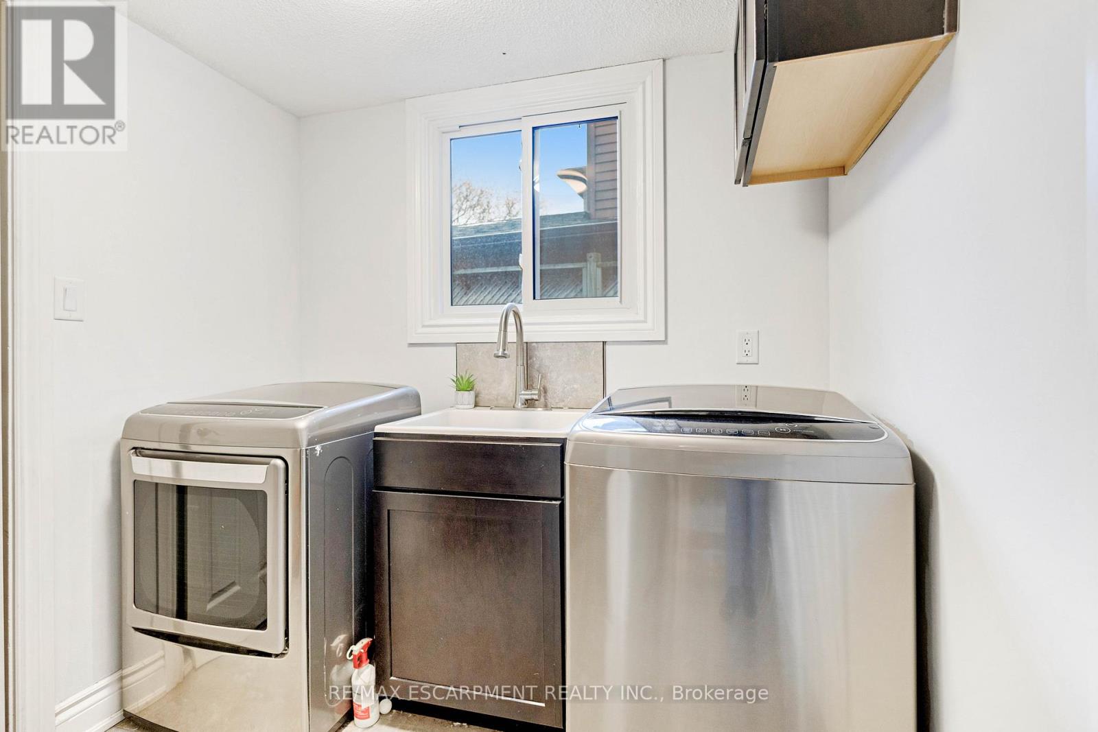 2250 Middlesmoor Crescent, Burlington, Ontario  L7P 3X6 - Photo 16 - W12550536