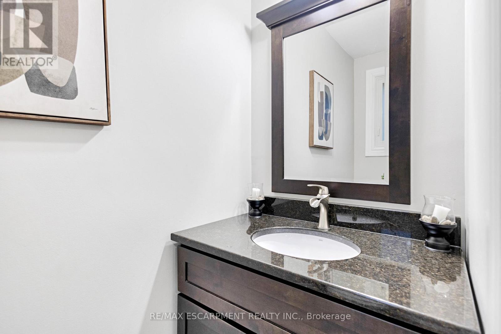 2250 Middlesmoor Crescent, Burlington, Ontario  L7P 3X6 - Photo 17 - W12550536